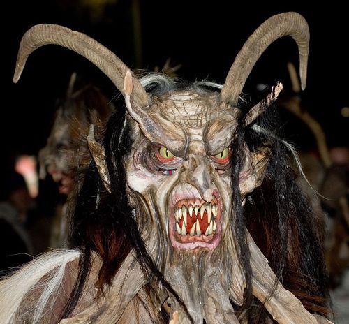 1024px-Krampus_at_Perchtenlauf_Klagenfurt