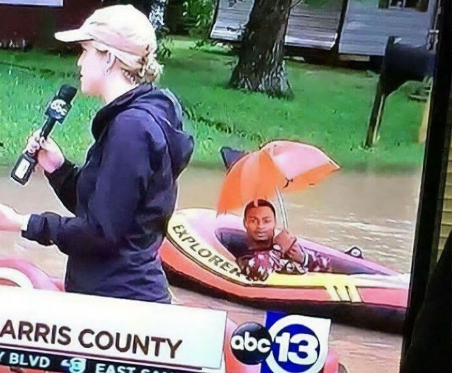 people-remain-calm-absurd-situations-1-60b7451b8398b__700