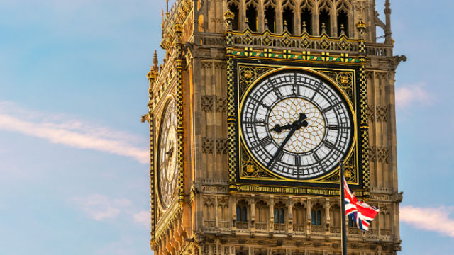 100225-640x360-elisabeth-tower-clock-face-640