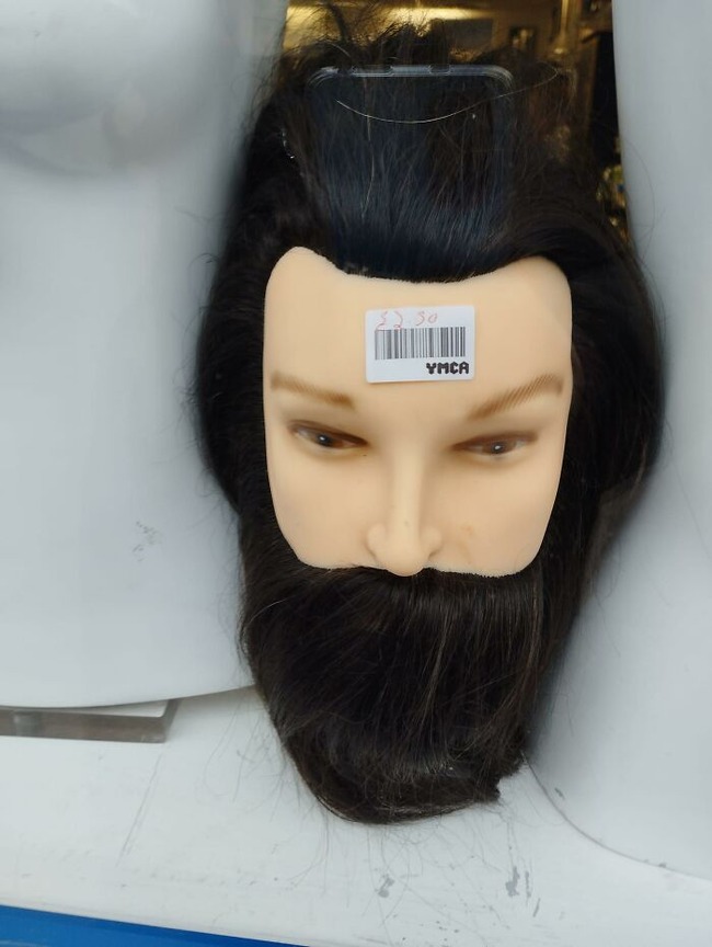 stuff-you-find-in-charity-shops-640ef03d78e3c__700