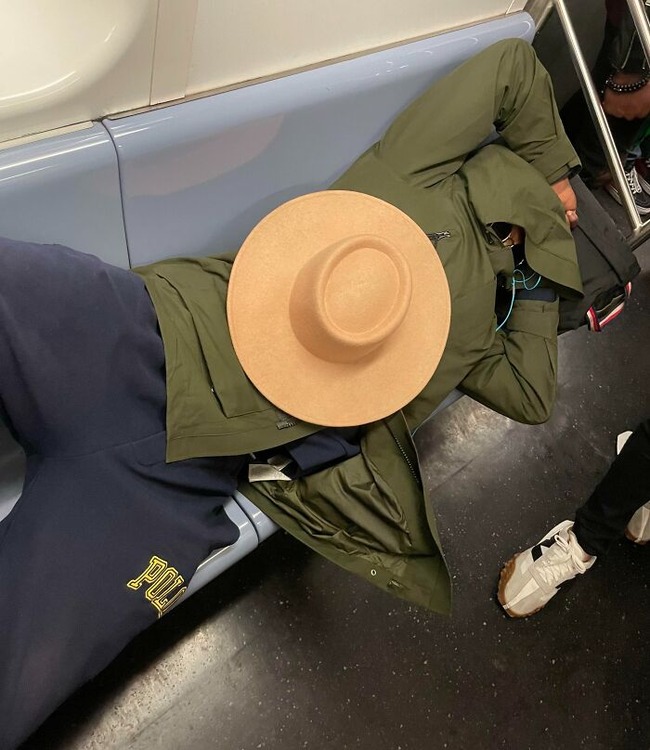674574d797a01_infuriating-public-transport-passengers