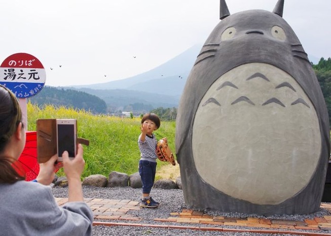 totoro-bus-stop-real-life-japan-25-5e5e0fe10d01f__700