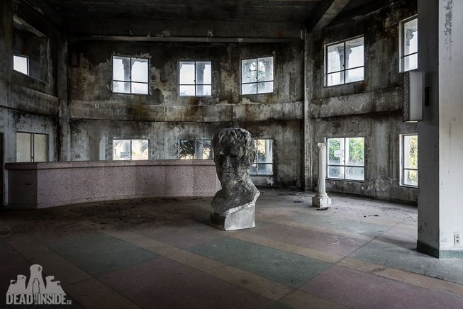 The-biggest-abandoned-hotel-in-Japan-5be55c700951e__880