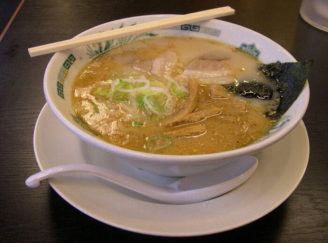 Tonkotsu_ramen-63b3fbb0cf1ae__700