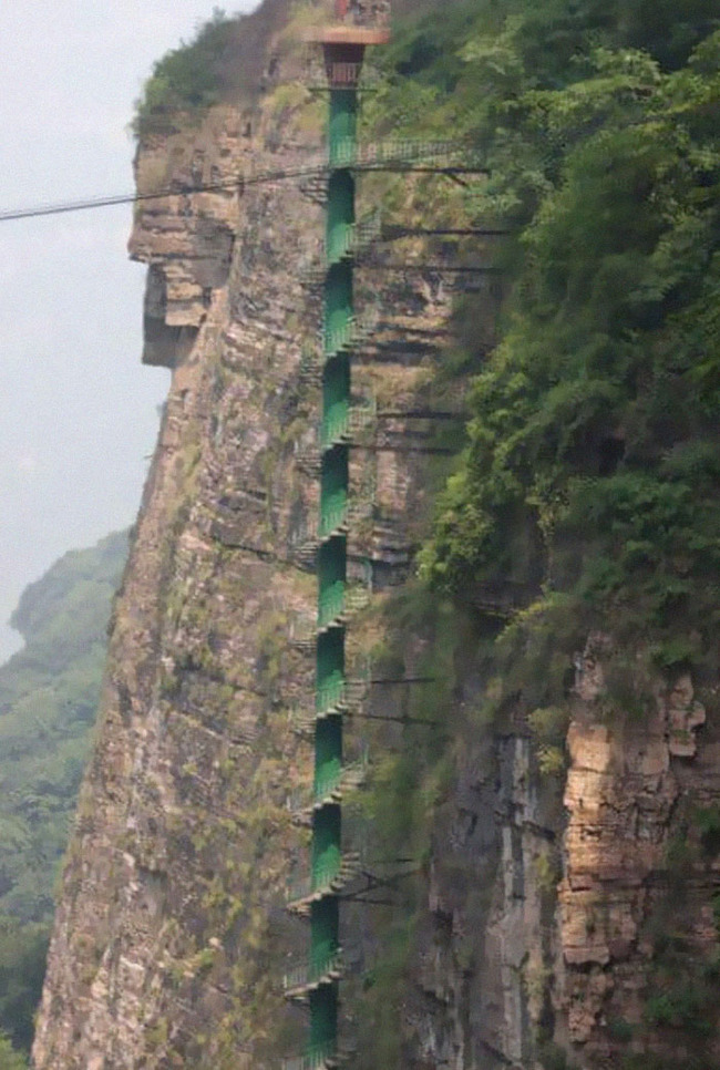 scary-stairs-pics-127-636cd273b8ba7__700