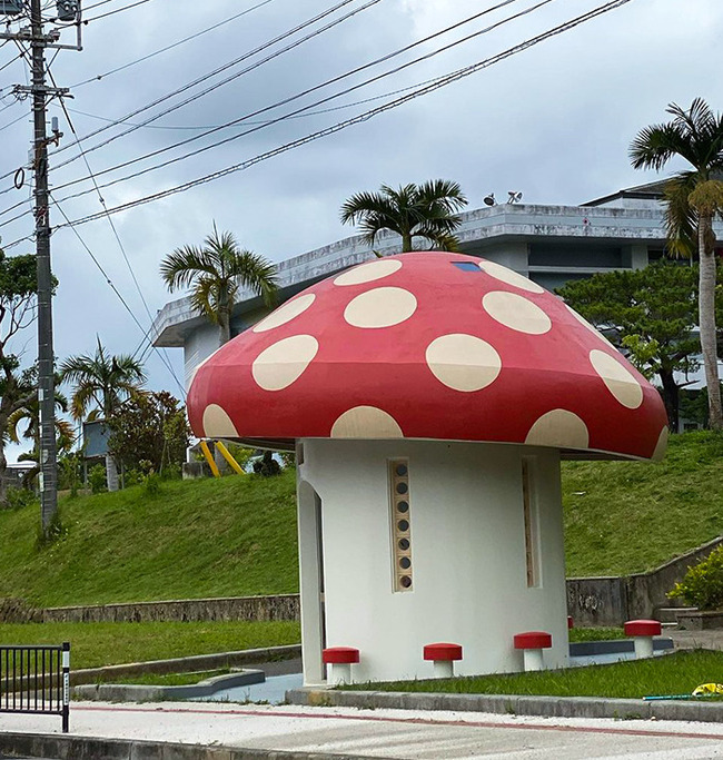 interesting-original-bus-stops-10-6482f04bdf088-png__700