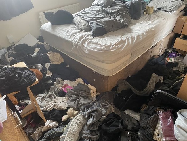 messiest-bedrooms-2020-uk9-5f7c7113ab28c-jpeg__700 (1)