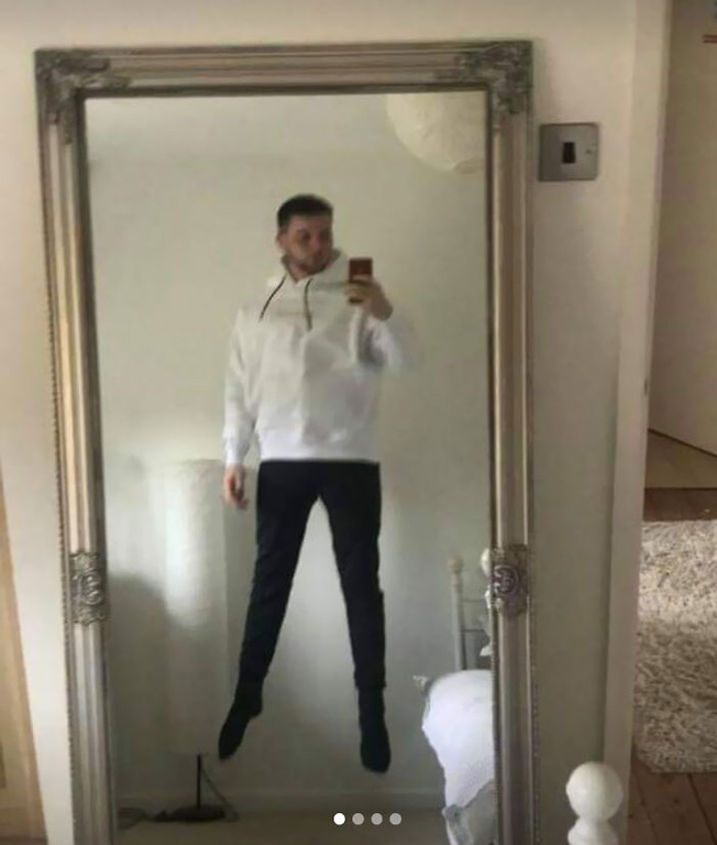 funny-people-selling-mirrors-33-624c1249d512e__700 (1)