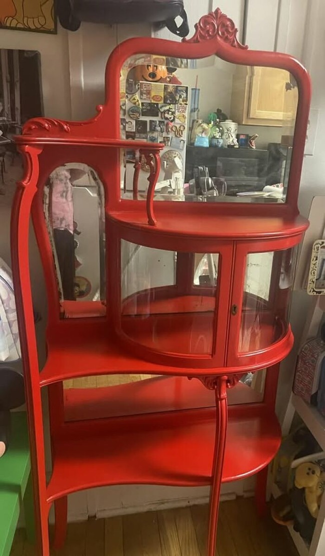 weird-wonderful-second-hand-finds-6773b17cafd52__700