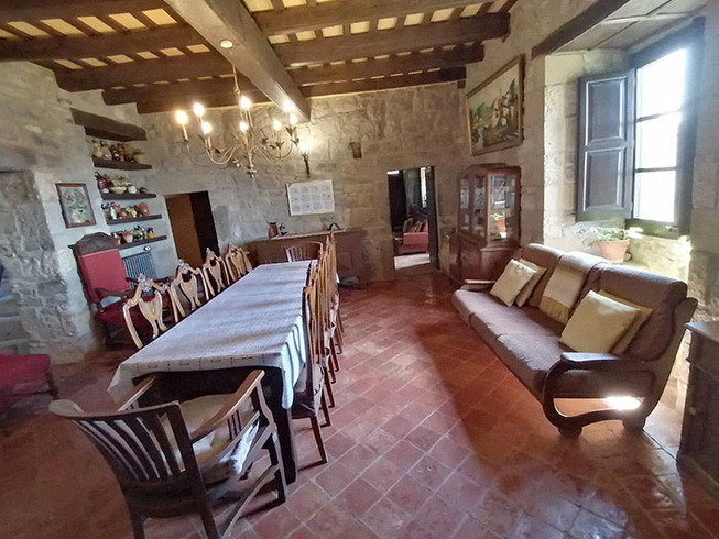 medieval-castle-airbnb-spain-4-5e4a46345d950__700