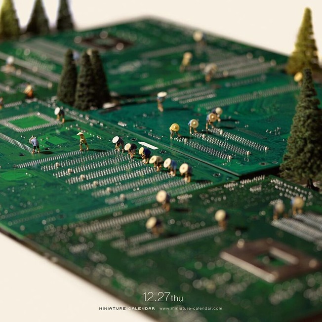 Every-day-this-artist-creates-and-photographs-miniature-worlds