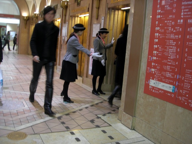 Lift_Ladies