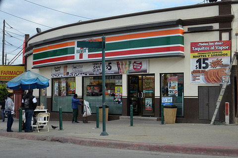 6718416103_9380047da9 (1)