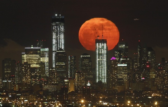 reuters_new_york_full_moon_06May12-878x560