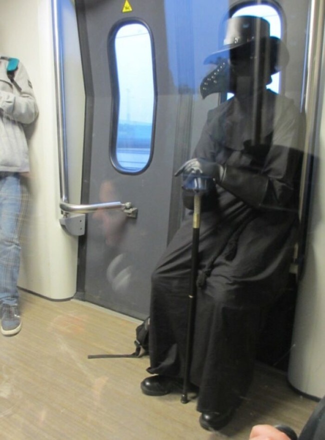 678f6f359886b_funny-train-subway-passengers