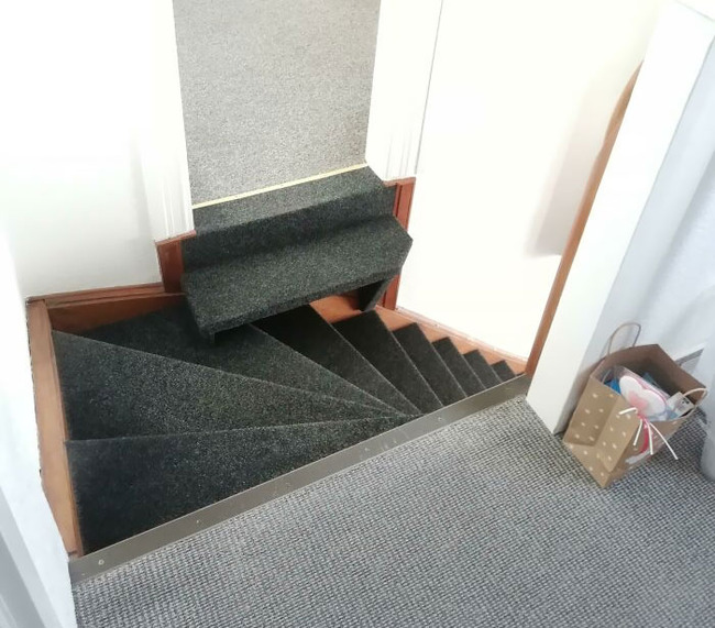 worst-stair-design-fails-10-62bac3f1dbf0e__700 (1)