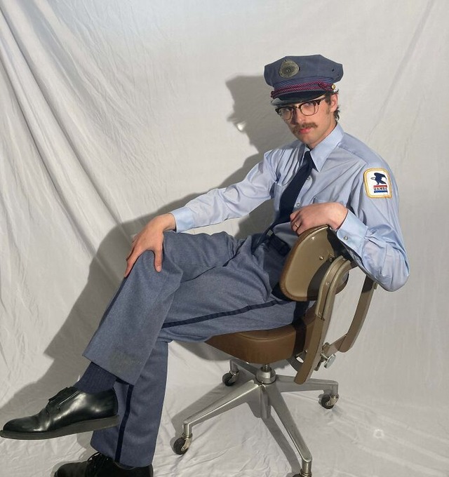68b7fdd0dfde2_hilarious-uniform-moments__700