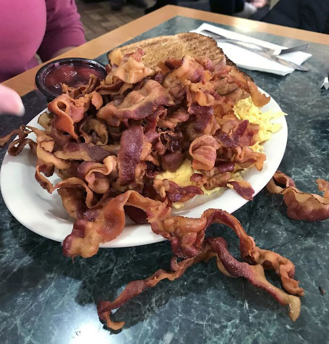 large-american-food-portions-10-63e24ee613b00__700