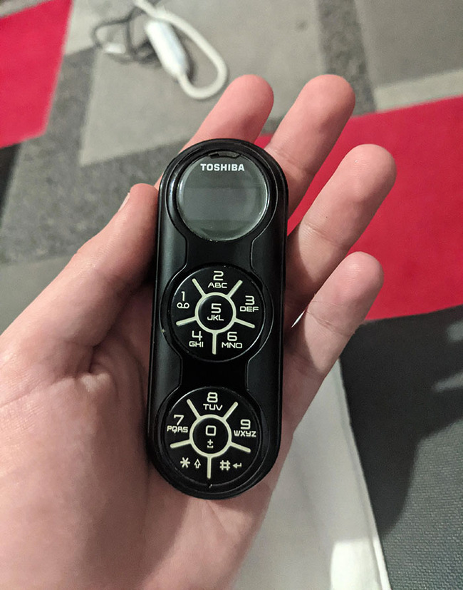 Crazy-Design-Old-School-Phones-55-6384cdb2b2686__700