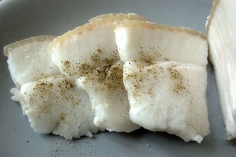 Salo_with_pepper_closeup