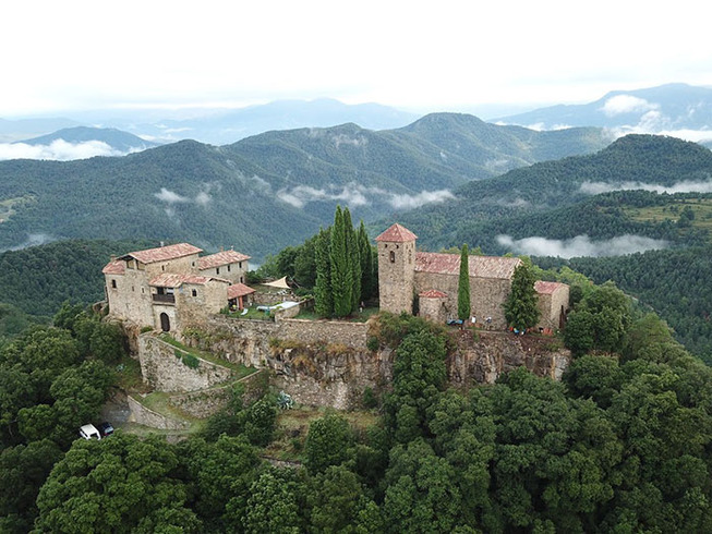 medieval-castle-airbnb-spain-1-5e4a462e1c1b7__700