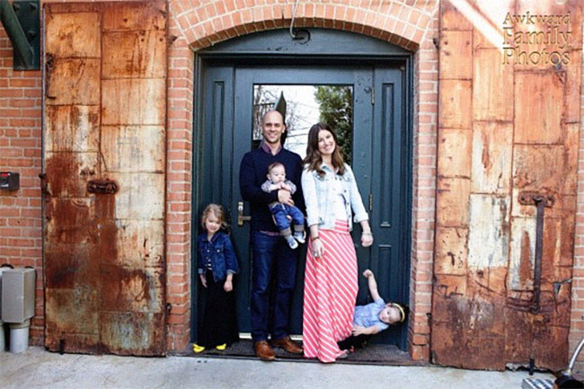 awkward-old-family-photos-17-64830b8d319b3__700