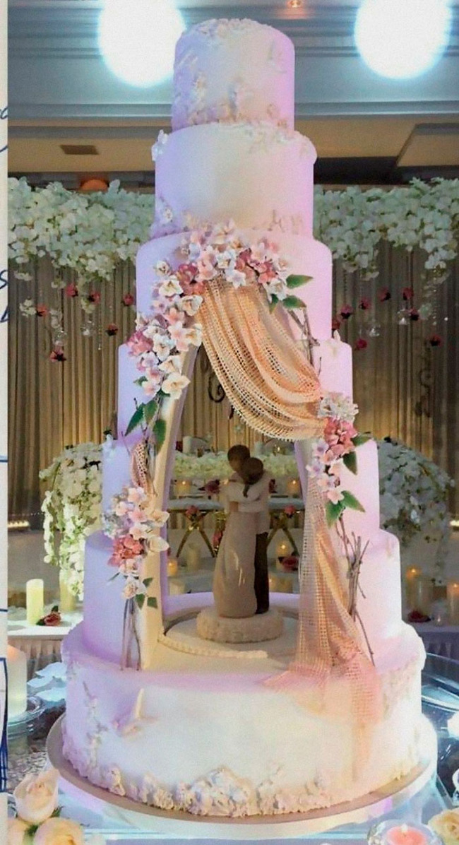 wedding-cakes-102-5f6c8a94db61d__700