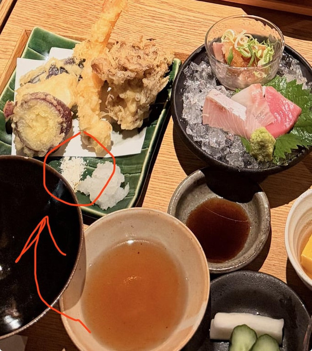 外国人「日本食の謎の白い粉が美味しかったんだがこれは何なの？」
