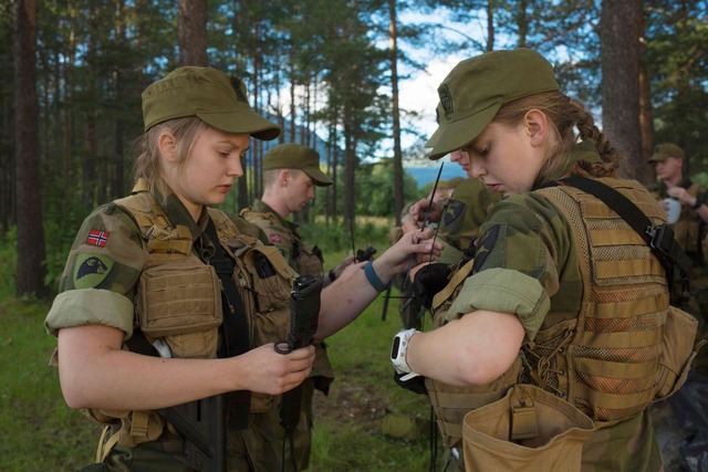1_39629939_-_25_08_2016_-_norway-women-military