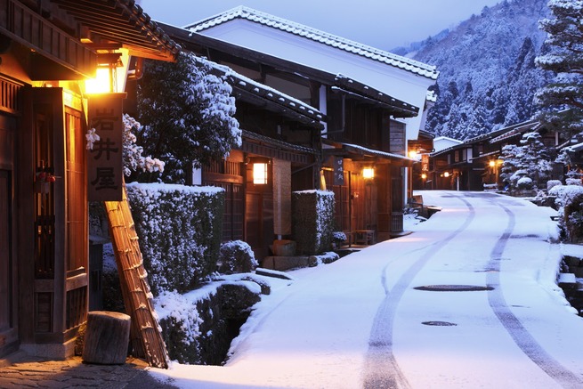 日本 冬 伝統家屋 雪景色