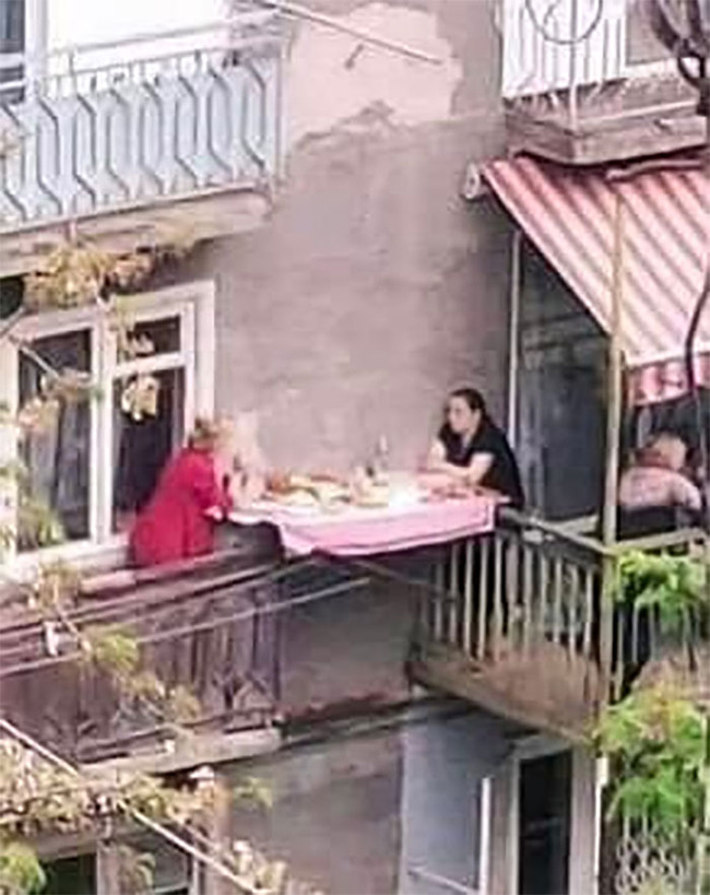 27-64422e4dab119__700