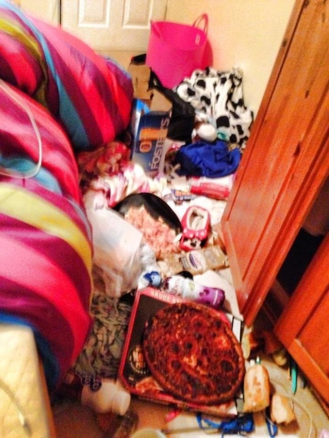 messiest-bedrooms-2020-uk4-5f7c70fdcb28f-jpeg__700