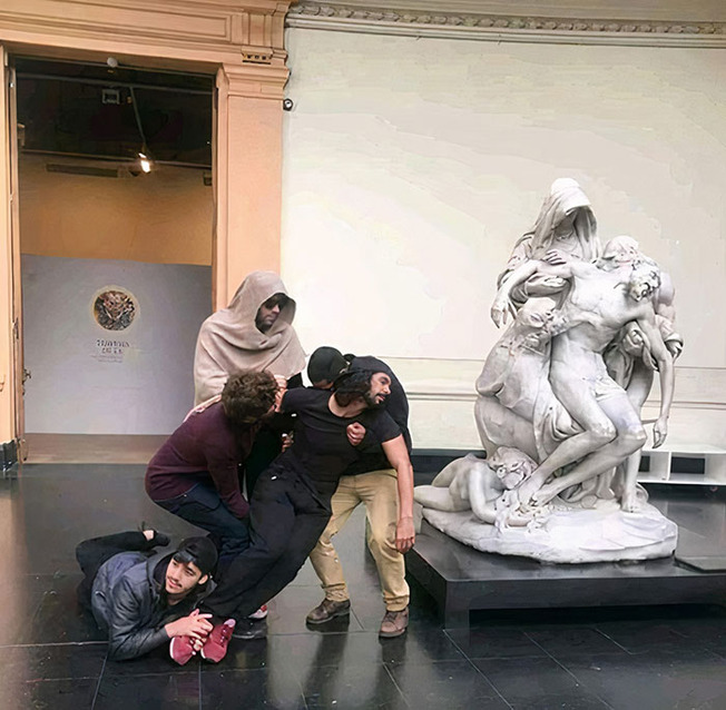 people-having-fun-museums-67-61dbd3cf4e9eb__700