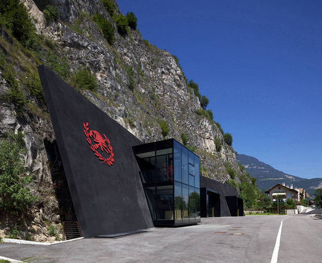 bergmeisterwolf-architekten-fire-station-in-cave-italy