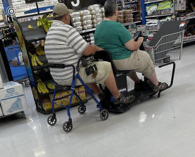 people-of-walmart-pics-8-651bcc96a1963-png__700