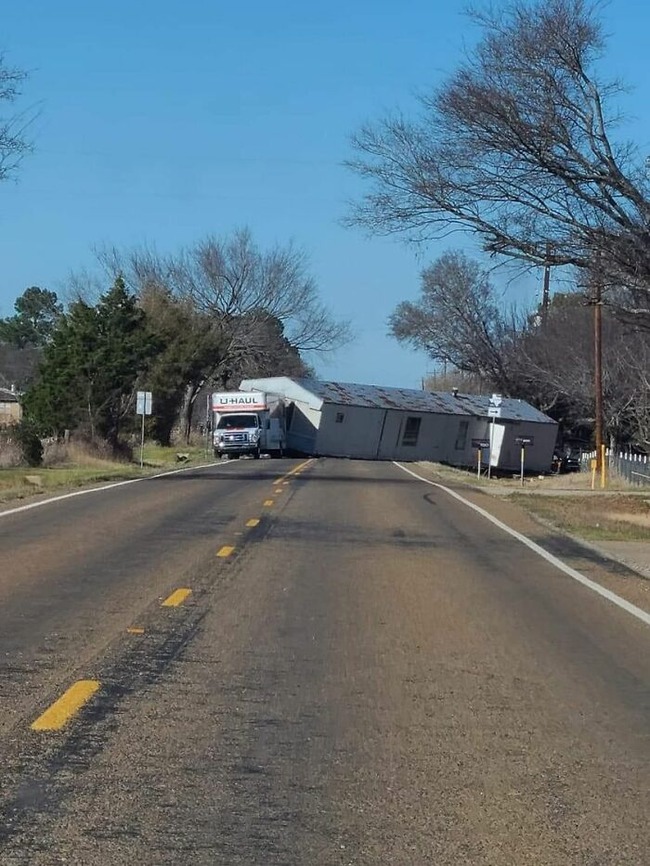 uhaul-fail-pics-110-650413680761a__700