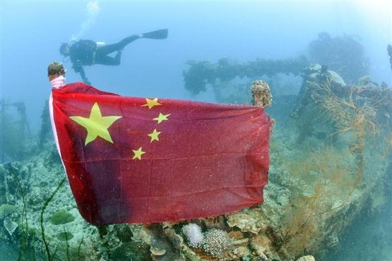 chinese-flag-at-oiler-Iro-2