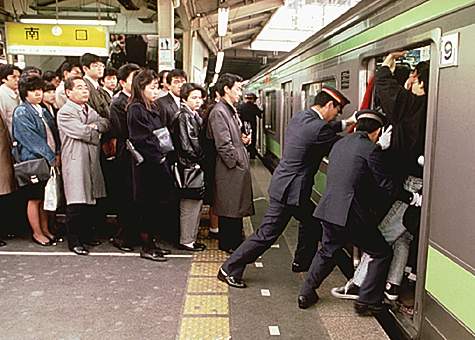 crowded-commuter-train