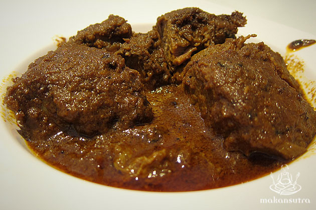 dd2851_layer-after-layer-of-flavor-in-the-rendang-beef