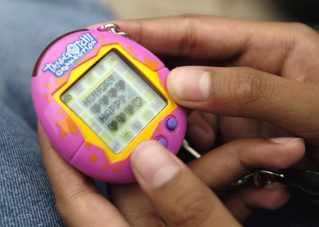 1460976906-tech-tamagotchi-04