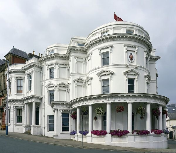 Douglas_-_legislative_building_-_Tynwald_-_SE_view