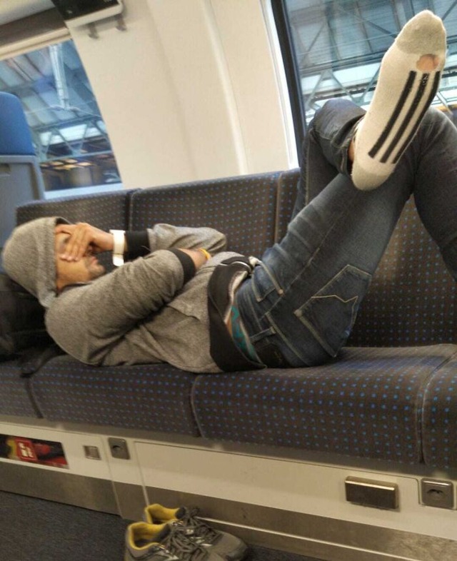 684bcb67945e7_annoying-public-transport-passengers