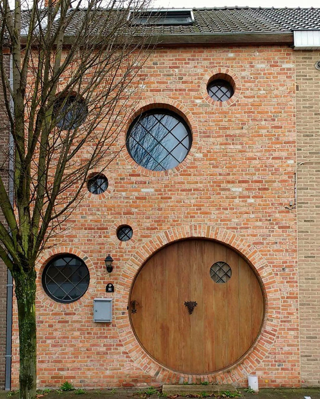 ugly-belgian-houses-67-5cab0ab3d552a__700
