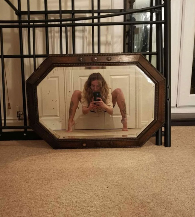 funny-people-selling-mirrors-74-624e9711d0aaf__700