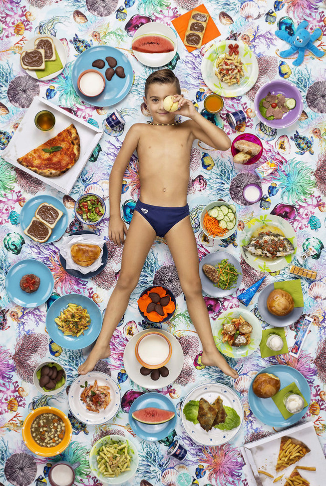 kids-surrounded-weekly-diet