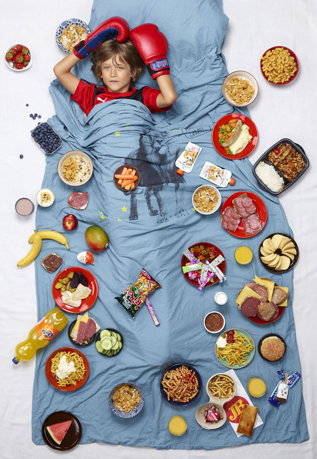 kids-surrounded-weekly-diet
