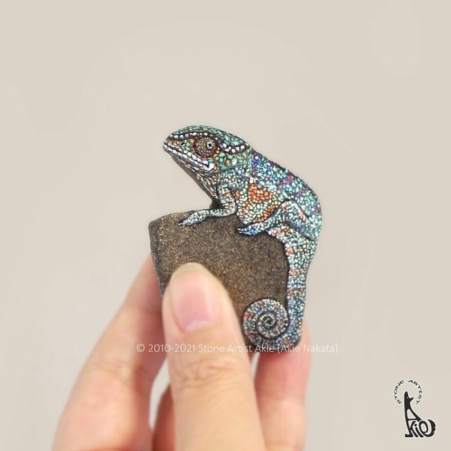 Akie-Nakata-Japanese-artist-turns-stones-into-art