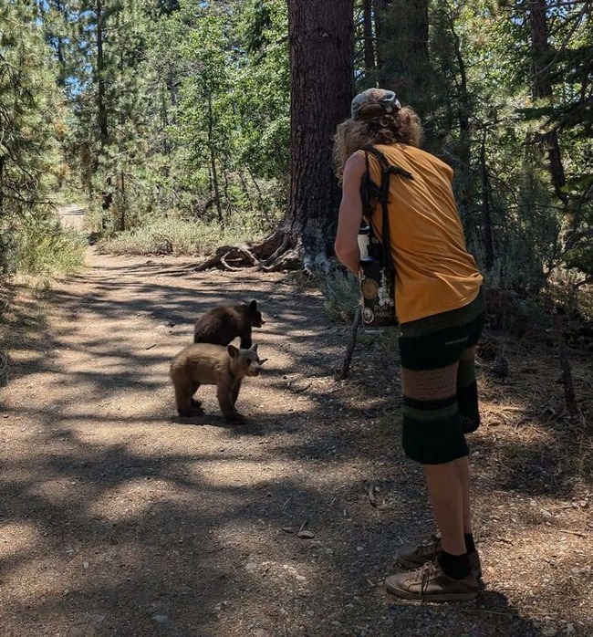 67f3a8a9cb550_people-photographed-something-dangerous