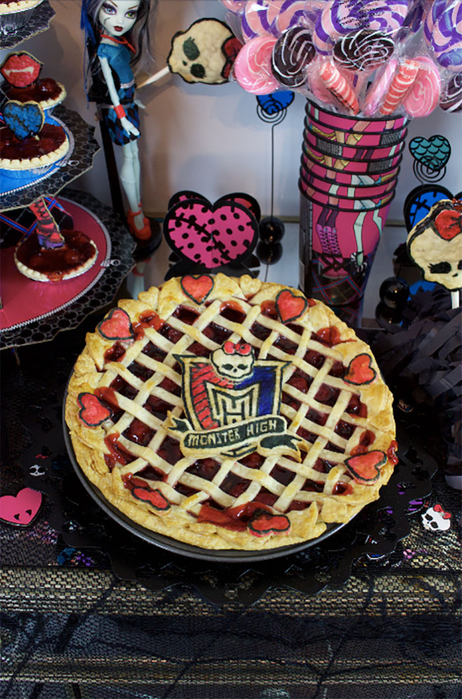 halloween-pies-jassica-clark-the-pieous-5f7c2ea9e9cd2__700