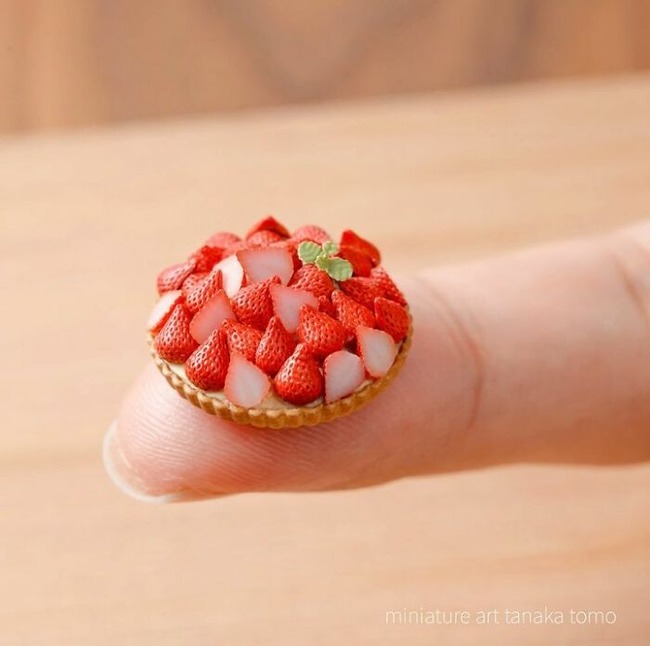 Meet-the-incredible-miniature-works-of-Moto-Tanaka
